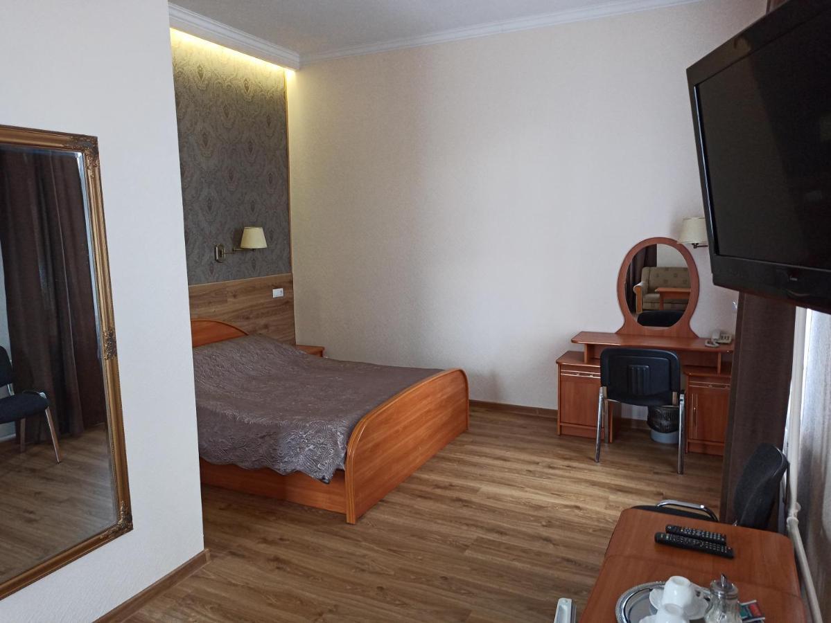 Central Hotel Narva Bagian luar foto
