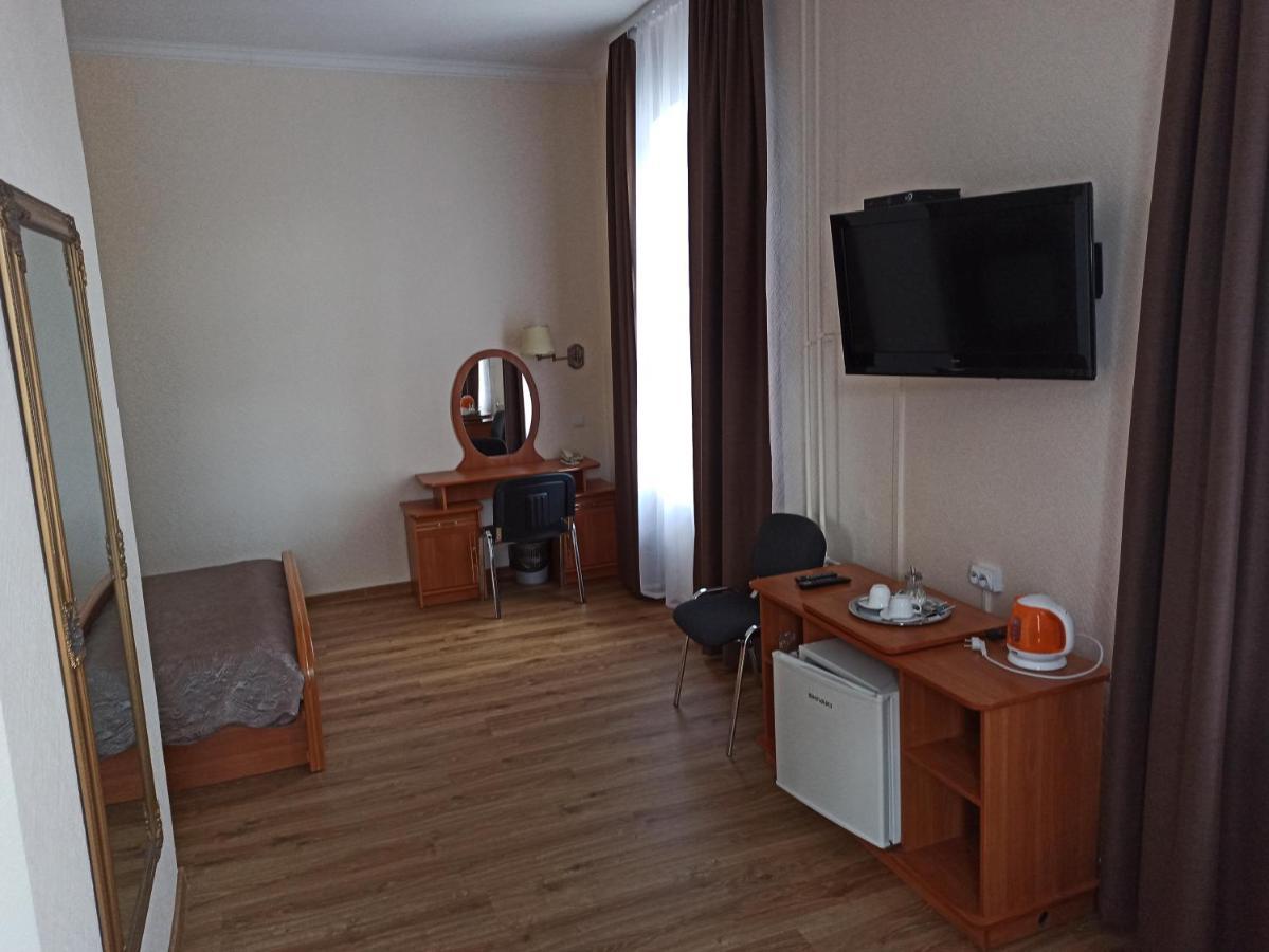Central Hotel Narva Bagian luar foto
