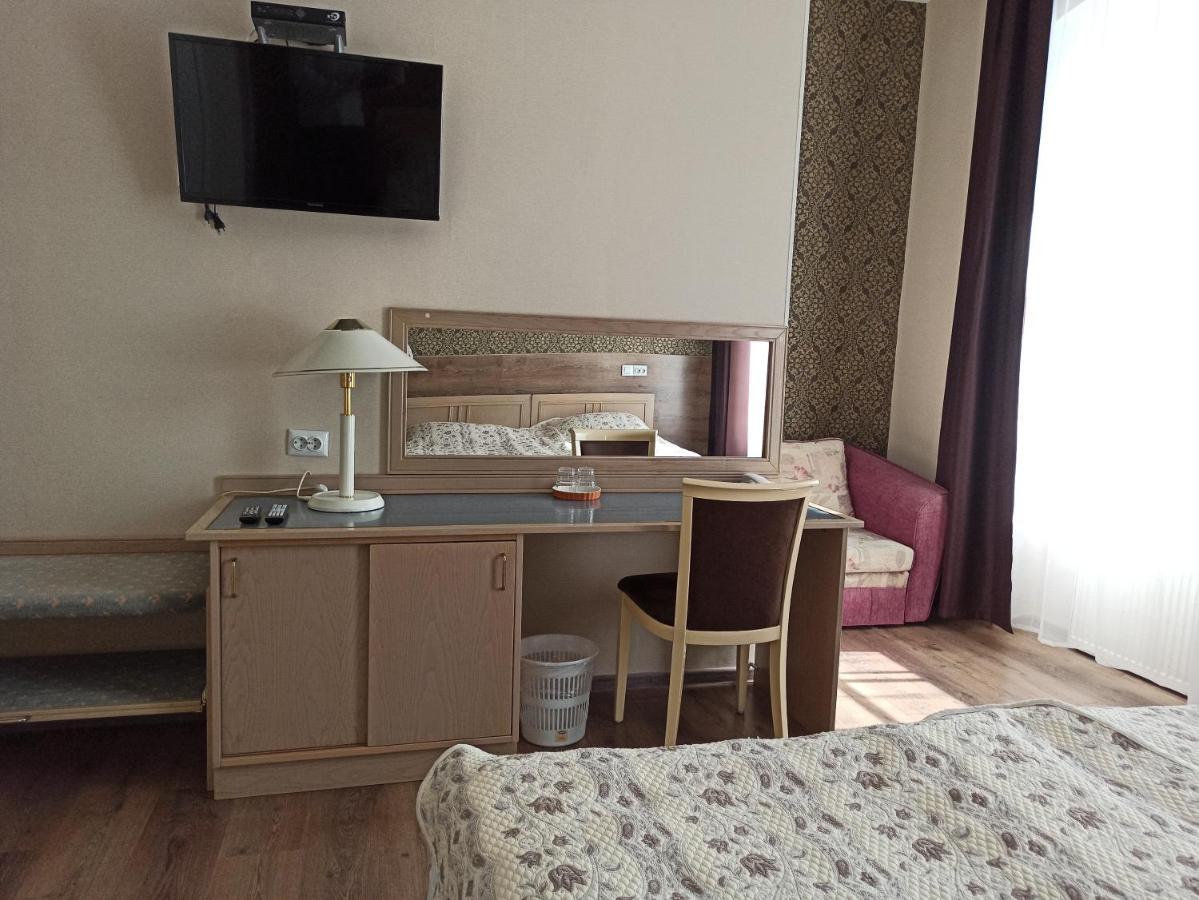 Central Hotel Narva Bagian luar foto